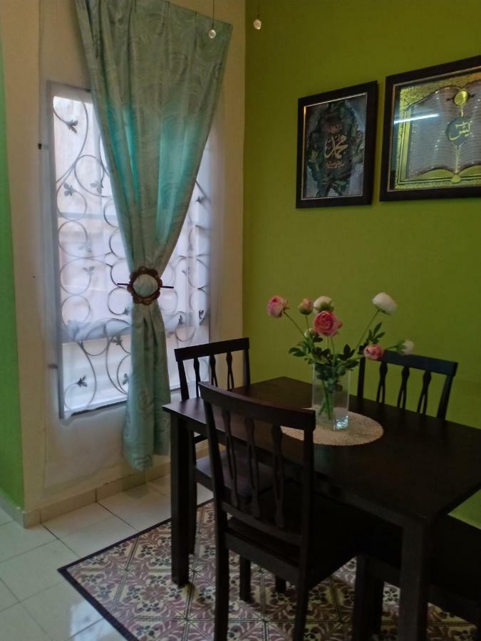 טנג'ונג מלים Muslim Dinaim Homestay מראה חיצוני תמונה